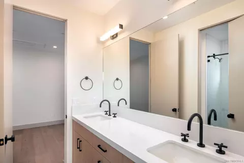 Bath - 247 La Mesa Ave, Encinitas, CA 92024 photo 5 of 6