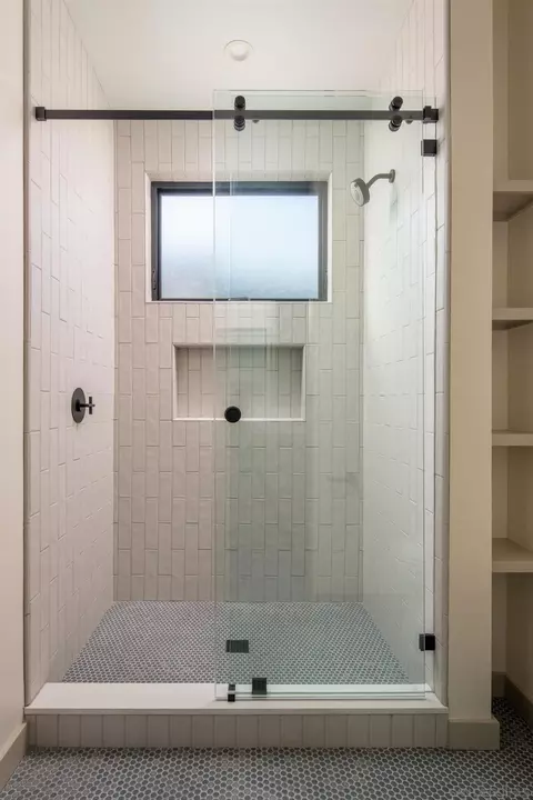 Bath - 247 La Mesa Ave, Encinitas, CA 92024 photo 2 of 6