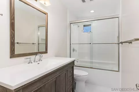 Bath - 15083 Tierra Alta, Del Mar, CA 92014 photo 3 of 4