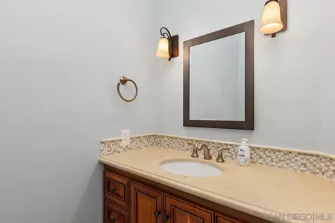 Bath - 15083 Tierra Alta, Del Mar, CA 92014 photo 4 of 4