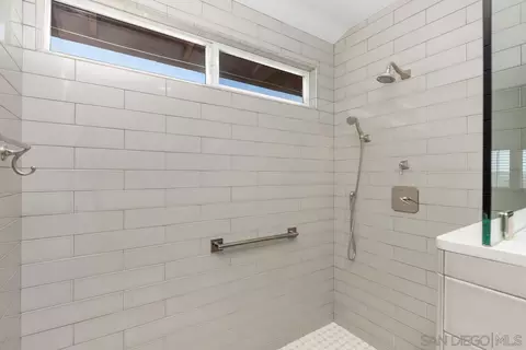 Bath - 15083 Tierra Alta, Del Mar, CA 92014 photo 2 of 4