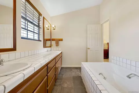 Bath - 786 Rancho Trl, Ramona, CA 92065 photo 3 of 5