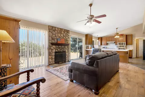 Living - 786 Rancho Trl, Ramona, CA 92065 photo 4 of 5