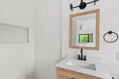 Bath - 8612 Almond Rd, Lakeside, CA 92040 photo 2 of 2