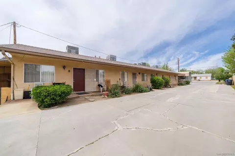 38110 10th St E, Palmdale, CA 93550 photo 4