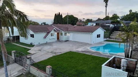 800 Smith Dr, Vista, CA 92084