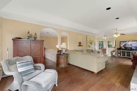 Living - 3944 Pala Mesa Dr, Fallbrook, CA 92028 photo 7 of 8