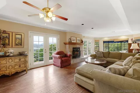 Living - 3944 Pala Mesa Dr, Fallbrook, CA 92028 photo 5 of 8