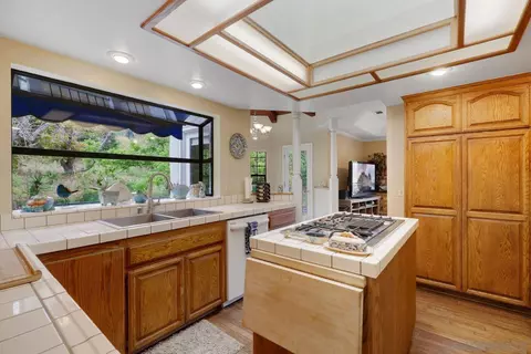Kitchen - 3944 Pala Mesa Dr, Fallbrook, CA 92028 photo 4 of 5