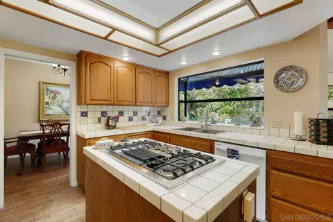 Kitchen - 3944 Pala Mesa Dr, Fallbrook, CA 92028 photo 3 of 5