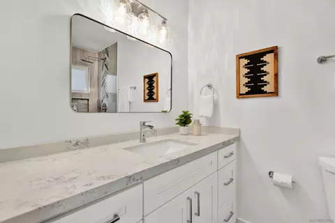 Bath - 2250 Ivy Rd, Oceanside, CA 92054 photo 1 of 4