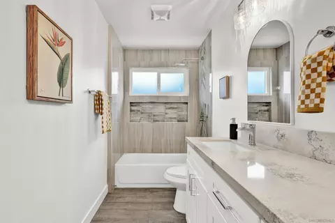 Bath - 2250 Ivy Rd, Oceanside, CA 92054 photo 3 of 4