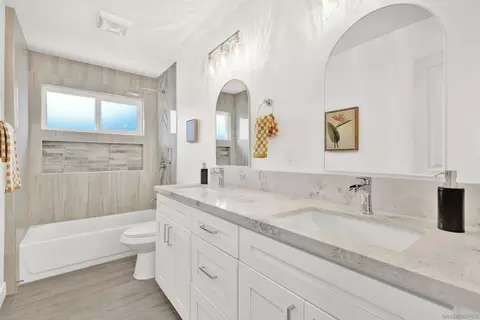Bath - 2250 Ivy Rd, Oceanside, CA 92054 photo 4 of 4