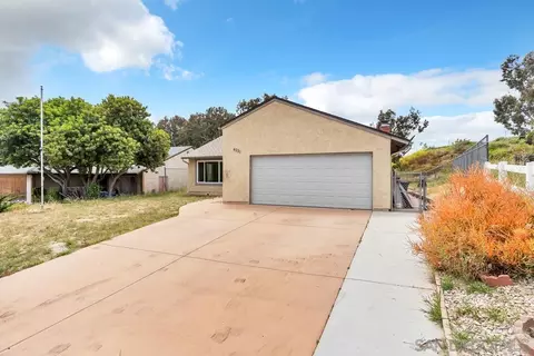 4021 Johnson Dr, Oceanside, CA 92056 photo 2