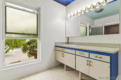 Bath - 7950 Wetherly St, La Mesa, CA 91941 photo 1 of 4