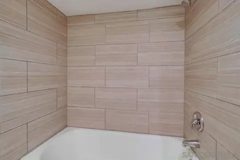 Bath - 426 Phillips Way, Vista, CA 92083 photo 2 of 9