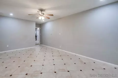 Living - 426 Phillips Way, Vista, CA 92083 photo 2 of 6