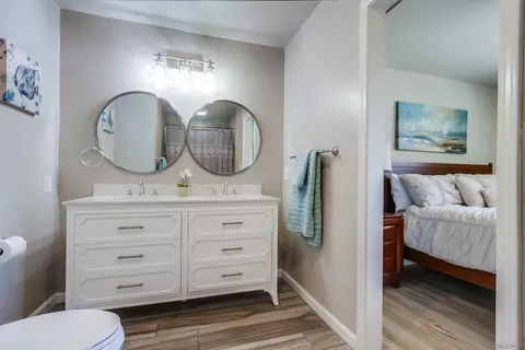 Bath - 426 Phillips Way, Vista, CA 92083 photo 4 of 9