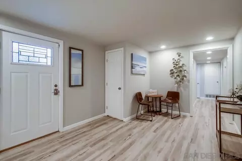 Entry Way - 426 Phillips Way, Vista, CA 92083 photo 1 of 2