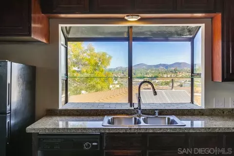 Kitchen - 426 Phillips Way, Vista, CA 92083 photo 1 of 9