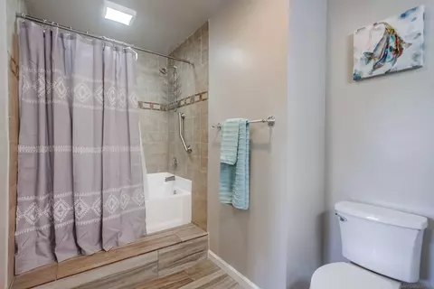 Bath - 426 Phillips Way, Vista, CA 92083 photo 5 of 9