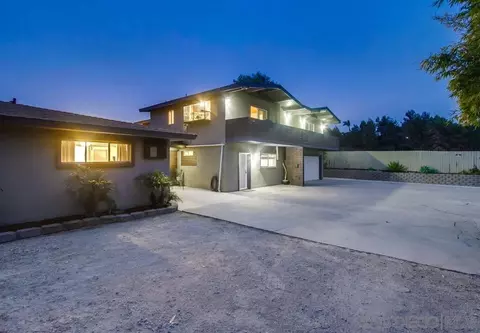 426 Phillips Way, Vista, CA 92083