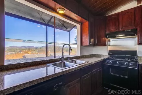 Kitchen - 426 Phillips Way, Vista, CA 92083 photo 2 of 9