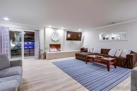 Living - 426 Phillips Way, Vista, CA 92083 photo 5 of 6