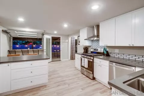 Kitchen - 426 Phillips Way, Vista, CA 92083 photo 9 of 9