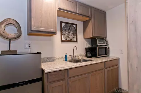 Kitchen - 426 Phillips Way, Vista, CA 92083 photo 5 of 9