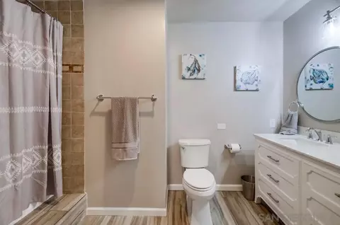 Bath - 426 Phillips Way, Vista, CA 92083 photo 8 of 9