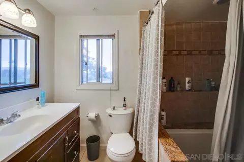 Bath - 426 Phillips Way, Vista, CA 92083 photo 9 of 9
