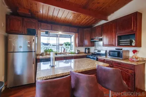 Kitchen - 426 Phillips Way, Vista, CA 92083 photo 4 of 9