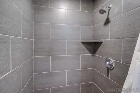 Bath - 426 Phillips Way, Vista, CA 92083 photo 7 of 9