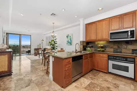 3857 Pell Pl #411, San Diego, CA 92130