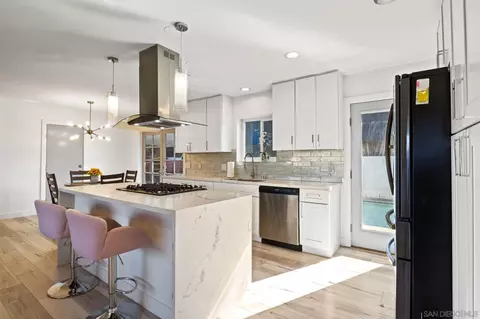 Kitchen - 1135 Eucalyptus Ave, Vista, CA 92084 photo 3 of 5