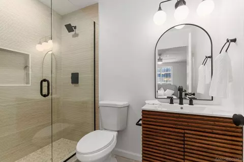 Bath - 14322 Jolley Ln, Poway, CA 92064 photo 2 of 2