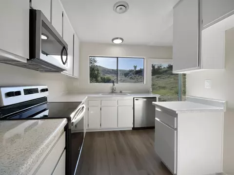 Kitchen - 13867 Gorrion Ct, El Cajon, CA 92021 photo 1 of 2