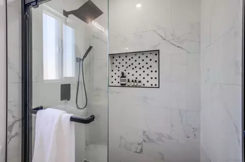 Bath - 10712 Valor Pl, Santee, CA 92071 photo 6 of 6