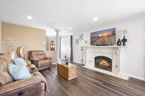 Living - 34663 Navajo Rd, Julian, CA 92036 photo 3 of 3