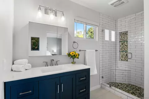 Bath - 3021 Levante St, Carlsbad, CA 92009 photo 3 of 4
