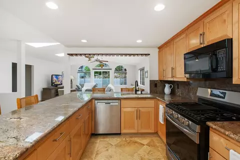 Kitchen - 12710 Avenida De Espuela, Poway, CA 92064 photo 2 of 2