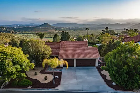 3923 Monument Pl, Escondido, CA 92025