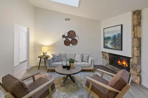 Living - 916 Crest Dr, Encinitas, CA 92024 photo 3 of 6