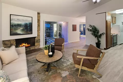Living - 916 Crest Dr, Encinitas, CA 92024 photo 5 of 6