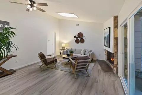 Living - 916 Crest Dr, Encinitas, CA 92024 photo 2 of 6