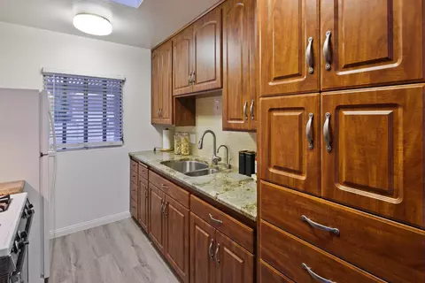 Kitchen - 916 Crest Dr, Encinitas, CA 92024 photo 1 of 3