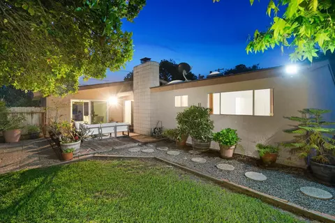 Exterior - 916 Crest Dr, Encinitas, CA 92024 photo 2 of 19