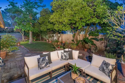 Exterior - 916 Crest Dr, Encinitas, CA 92024 photo 8 of 19