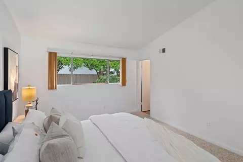 Bedroom - 916 Crest Dr, Encinitas, CA 92024 photo 2 of 4